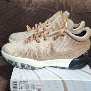 Nike LeBron XX GS Tan and Black Sneakers SZ 6 6Y DS Original Box